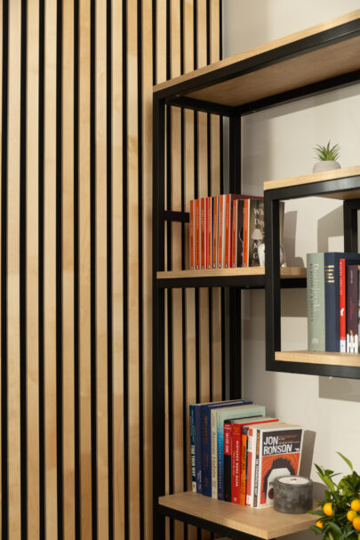 Täispuidust seinapaneelid elutuppa ja lastetuppa: kase ja tamme võrdlus