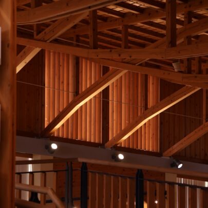 Клееная и цельная древесина: технологии, свойства и области применения