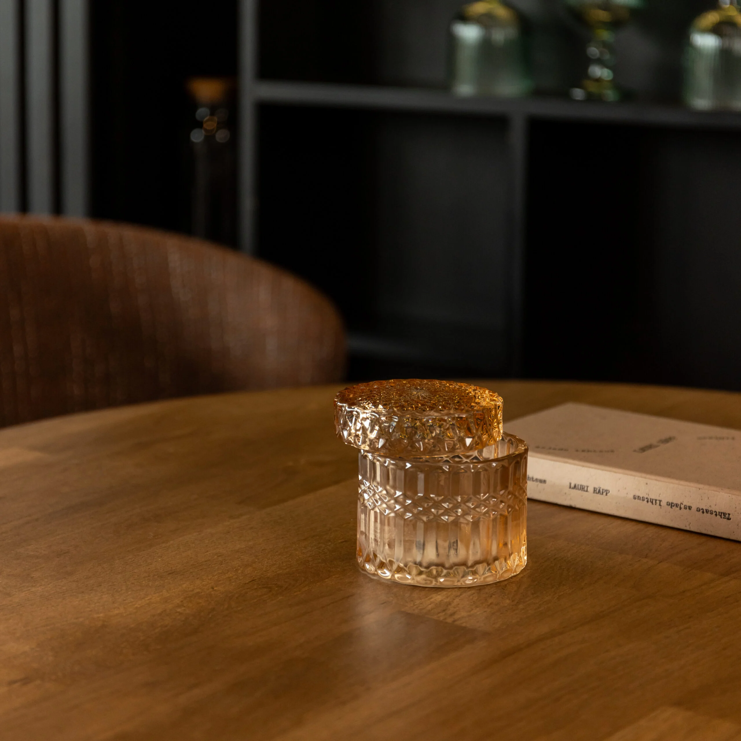 Oiled solid oak surface – smooth finish and warm tone